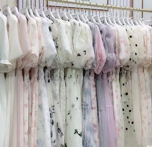 <span class=keywords><strong>J</strong></span> Ropa de Mujer Moda Mixta Casual Tops Trajes de Baño Faldas Vestidos Populares Nuevos Ropa de Mujer al por Mayor - Product Image 5