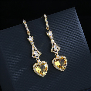 Orecchini Pendenti Lunghi Geometrici a Cuore Dolci e Alla Moda per Donne, Accessori per Orecchie da Indossare Ogni Giorno - Product Image 1