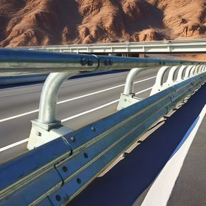Barrière de sécurité routière W Rails de protection de poutre Route utilisée Sécurité routière en acier Garde-corps de route galvanisé - Product Image 2