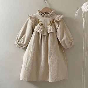 Vestido de princesa estilo occidental con volantes y bordados de encaje, inspirado en la moda coreana de otoño, para madres e hijas, ideal para nuevas madres. - Product Image 6