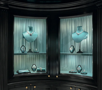 Vitrine à bijoux GZowin Gothic Dark Wind avec éclairage LED, design personnalisable, construction durable et de haute qualité