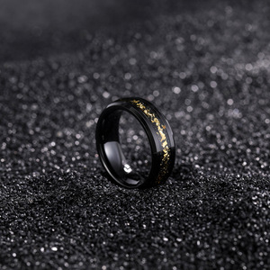 Anillo de carburo de tungsteno negro martillado con incrustaciones de hoja de oro rosa de meteorito Poya 2025 para hombres - Product Image 5