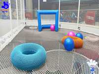 Aire de jeux intérieure multi-niveaux pour enfants avec filet d'escalade, structure en acier galvanisé, filet en PP, zone de jeu de football, certifiée CE