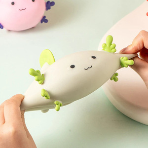 Novedad JINFENG OEM Juguetes Blandos de Peluche de Salamandra Adorable, Bolas de Peluche de TPR Rellenas de Slime, Peces con Luces LED para Aliviar el Estrés - Product Image 4