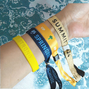 Bracelet <span class=keywords><strong>de</strong></span> billet d'événement VIP Bracelet <span class=keywords><strong>de</strong></span> festival tissé en tissu <span class=keywords><strong>de</strong></span> ruban pour les festivals et les événements promotionnels - Product Image 2
