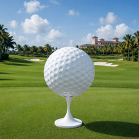 Grande sculpture de balle de golf moderne en acier inoxydable peinte, avec logo personnalisé, pour ornement paysager de complexe hôtelier