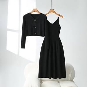 Nuovo Completo Primavera 2025 con Abito a Canotta in Maglia con Scollo a V e Cardigan con Bottoni da <span class=keywords><strong>Donna</strong></span> di Alta Moda - Product Image 6