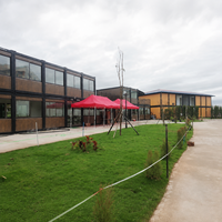 Casa Contenedor Prefabricada de Lujo China, Construcción Rápida, Tamaños de 20 pies, Empaque Plano con Materiales de Panel Sándwich de Acero para Hoteles