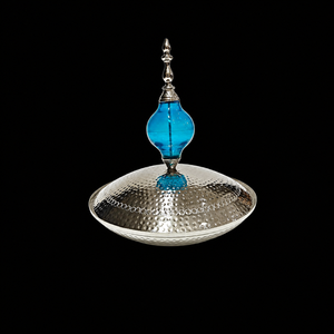 Plat de service rond en métal martelé doré avec couvercle, style glamour, fait main, vaisselle et assiettes, vendeur d'Inde - Product Image 6