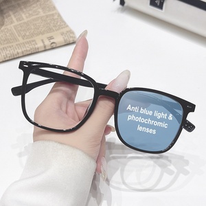 <span class=keywords><strong>Gafas</strong></span> de Sol Fotocromáticas con Protección UV400 y Anti Luz Azul, Diseño Moderno con Logotipo Personalizado para Hombre y <span class=keywords><strong>Mujer</strong></span> - Product Image 1