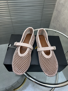Para Alaias: Zapatillas de ballet retro de piel de oveja tejida con una sola tira, versátiles, de moda para mujer, con diseño calado, ideales como pantuflas. - Product Image 1