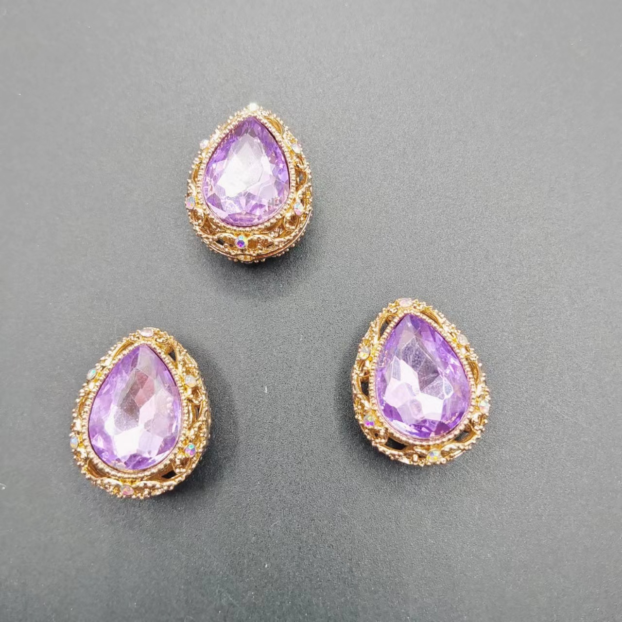 Diamant violet transparent plaqué or