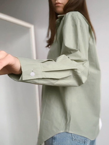 Camicia da Donna Personalizzata OEM <span class=keywords><strong>Verde</strong></span> con Pannello in <span class=keywords><strong>Pelle</strong></span> Asimmetrico, Maniche Lunghe, Colletto Rovesciato, Abbigliamento da Ufficio, Blusa all'Ingrosso - Product Image 4