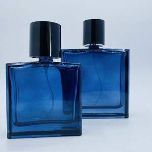 Pot en verre de luxe de 120 ml avec finition givrée bleue et bouchon en plastique noir pour la distribution de parfums dans les soins personnels - Product Image 6