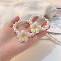 Frühlingshafte Süße Weiße und Gelbe Plumeria-Blumen Perlen-Elastikringe für Mädchen und Frauen Haaraccessoires