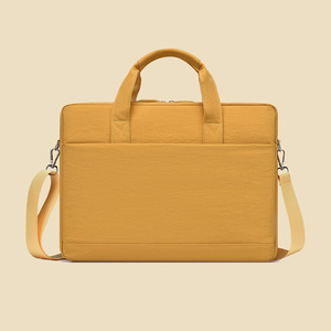 Maletín Minimalista Urbano Convertible y Moderno, Impermeable, de Tela de Poliéster Resistente, para Computadora Portátil, para Mujer - Product Image 2