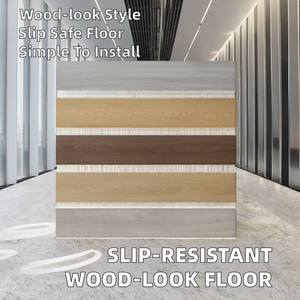 Revêtement <span class=keywords><strong>de</strong></span> <span class=keywords><strong>sol</strong></span> moderne <span class=keywords><strong>imitation</strong></span> <span class=keywords><strong>bois</strong></span> pour espaces publics et commerciaux, testé DIN 51130 R9 pour une résistance au glissement améliorée et une marche plus sûre. - Product Image 2