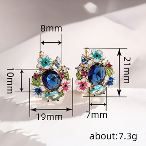 Orecchini a perno con farfalla e fiore per donna, design floreale delicato, gioielli alla moda per tutti i giorni - Product Image 4