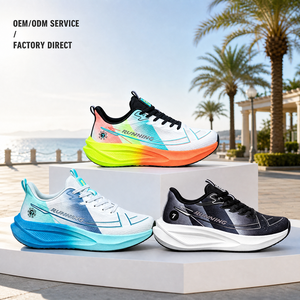 <span class=keywords><strong>Scarpe</strong></span> <span class=keywords><strong>da</strong></span> Corsa Personalizzate <span class=keywords><strong>da</strong></span> <span class=keywords><strong>Donna</strong></span> 2026, Sneakers Traspiranti in Fly-knit con Suola Morbida Ondulata / Fabbrica OEM ODM - Product Image 1