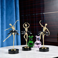 Sculpture de danseuse de ballet en métal de luxe avec accent floral en cristal pour la décoration de la maison, du bureau, du hall d'hôtel, usine OEM ODM