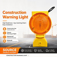 Feux de signalisation routière, sécurité routière, travaux d'urgence, feux de signalisation LED solaires