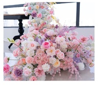Arrangement de fleurs artificielles en soie rose rêveuse en cascade, décoration photographique, centre de table tendance pour hôtel, tables longues