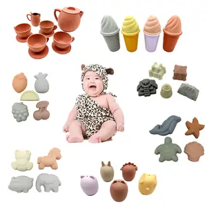 Top sale patent product silicone beach water toy set bucket spade and 4pcs animal / sea creature sand mold