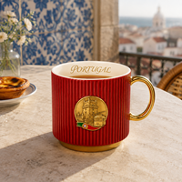 Tasse à café en céramique souvenir de Portugal, Europe, avec badge métallique en relief et rayures verticales, pour tasse en porcelaine fine, personnalisable OEM ODM, vente en gros