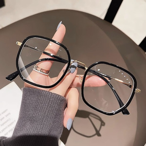 2024 nuevas <span class=keywords><strong>gafas</strong></span> <span class=keywords><strong>de</strong></span> miopía con montura cuadrada sin maquillaje para hombres y mujeres lentes planas antiazules <span class=keywords><strong>de</strong></span> polígono <span class=keywords><strong>general</strong></span> diario sin grado - Product Image 4