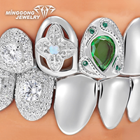 Grillz personnalisé en argent S925 avec pierre précieuse verte en forme de goutte, motif panthère, avec capuchons intégraux polis et détails floraux glacés sur les côtés, bijoux Hip Hop