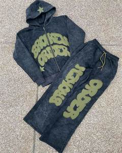 Sudadera con capucha y cremallera de estilo streetwear para hombre, personalizable, con bordado desgastado, estampado de patchwork, transpirable, lavado ácido, y pantalones de chándal acampanados. - Product Image 1