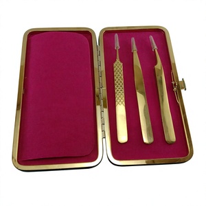 Pince à épiler pour extensions de cils TEEJAY Plasma Gold en acier inoxydable à pointe lisse, ensemble de 3 pièces avec étui magnétique et prise en main parfaite - Product Image 1
