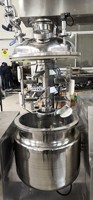 Petite machine d'homogénéisation et d'émulsification sous vide 30L/50L à moteur et engrenages, facile à utiliser pour les lignes de production de crèmes cosmétiques pour le visage