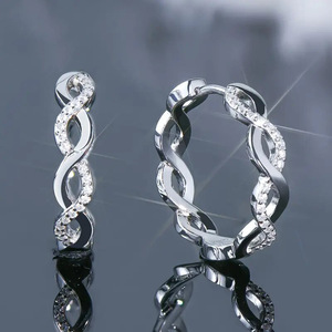 Nuovi gioielli tridimensionali da sposa di Cao Shi, orecchini dal design ondulato alla francese, gioielli dall'aspetto elegante. - Product Image 4