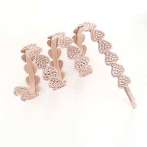 ส่วนบนรองเท้าสปริงแบบกำหนดเองของ YH ประดับด้วยคริสตัลรูปหัวใจสำหรับรองเท้าส้นสูง รองเท้าแตะ และรองเท้าลำลองสำหรับผู้หญิง คริสตัลแบบติดด้วยความร้อน - Product Image 6