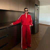 Nouvelle collection 2026 : Ensemble décontracté deux pièces pour femme, style sportswear, à manches longues, avec blocs de couleur et rayures, inspiré des tendances transfrontalières Europe-Amérique.