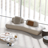 Grand canapé-lit design italien style minimaliste, tissu galet, matériau pierre, moderne, hôtel, villa, salon, table basse