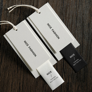 Nouvelles étiquettes volantes de luxe en papier personnalisé écologique pour vêtements avec conception de logo gratuite étiquettes de chaîne de cartes noires estampillées à chaud pour sacs chaussures - Product Image 4