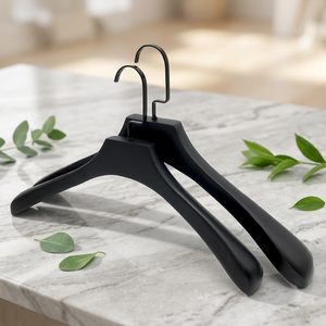 Percha de Madera Minimalista para Mujer con Gancho de Acero Inoxidable para Armario, Perchas de Madera Modernas de Buena Calidad con Logotipo Personalizado - Product Image 4
