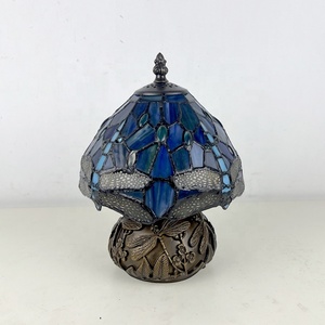 Lámpara de Mesa LongHuiJing de Estilo Escandinavo con Cúpula de Vidrio de 8 Pulgadas, Diseño de Libélula Azul Marino, LED, Hecha a Mano, Estilo Vintage - Product Image 5