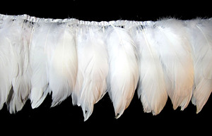 15-20cm teñido blanco precio competitivo hecho a mano ganso Nagorie pluma enhebrado flecos 5-8 ''para decoración de fiesta de Carnaval - Product Image 5