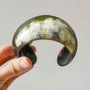 Bracelets uniques en corne de buffle, artisanat naturel, bijoux faits à la main pour femmes, design traditionnel avec un attrait moderne et quotidien - Product Image 6