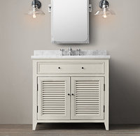Meuble-lavabo de salle de bain sur pied avec lavabo, miroir et plan de travail en marbre ; Meubles de salle de bain sur mesure disponibles.