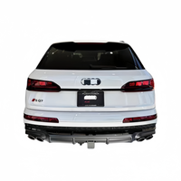 Pour Audi Q7 (2024-2025) : Bande décorative noire pour cadre de phare antibrouillard SQ7 amélioré, avec lèvre arrière et quatre sorties d'échappement.