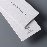 Étiquettes en papier artistique personnalisées avec œillet et corde, étiquettes volantes imprimées pour prix, utilisées pour les étiquettes de vêtements