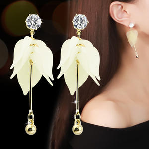 Pendientes de Moda 2026 para Mujer, Diseño Vintage con Flores, Aleación de Zinc, Baño de Oro de 14K, para Fiesta - Product Image 6