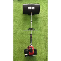 Machine de Balayage Portable pour l'Entretien des Gazon Artificiel 2/4 Temps avec Brosse pour les Terrains de Football et de Soccer Outils de Pelouse Sportive