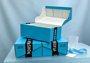 Boîte à chaussures en carton ondulé écologique et recyclable, design découpé, fermeture magnétique, impression quadricolore, extérieur blanc, doublure intérieure UV - Product Image 3