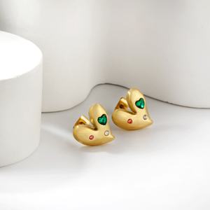 Pendientes de Acero Inoxidable con Baño de Oro de 18K, Diseño de Corazón, con Zirconia Natural y Acabado Martillado, Personalizados OEM - Product Image 6