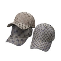 Gorra de béisbol de 6 paneles con letras pequeñas y diamantes, parte superior rígida, 100% poliéster, para las cuatro estaciones, moda europea y americana, estampada y curvada.